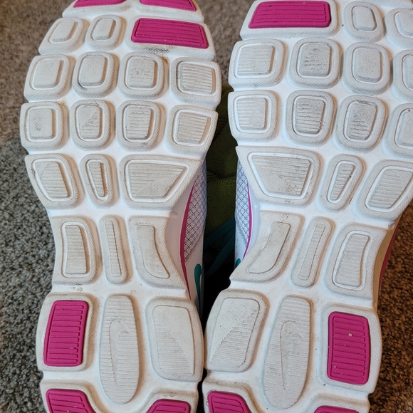 Nike Women's Gray and Teal Athletic Shoes - Picture 4 of 7